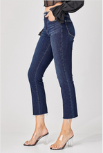 Load image into Gallery viewer, Curvy - Mid-Rise Straight Jeans